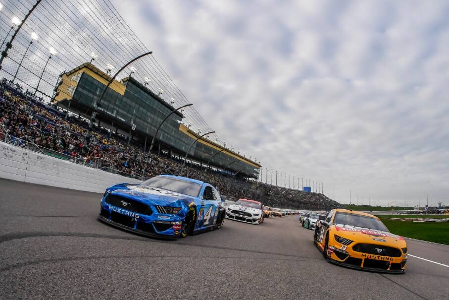 But an unscheduled pit stop put Harvick (4) a lap down before he surged back to finish 12th. But an unscheduled pit stop put Harvick (4) a lap down before he surged back to finish 12th.